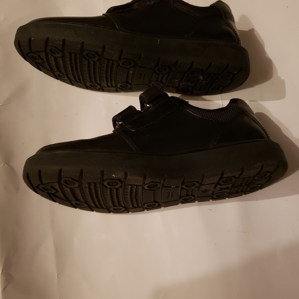 Shoes - Picture 3 of 8